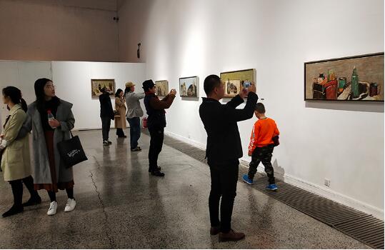 ¶�㻨��������ͻ�չ�ڱ�����������������ʢ��Ļ