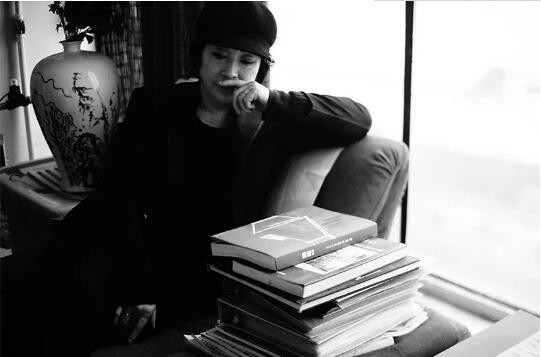 ¶�㻨��������ͻ�չ�ڱ�����������������ʢ��Ļ